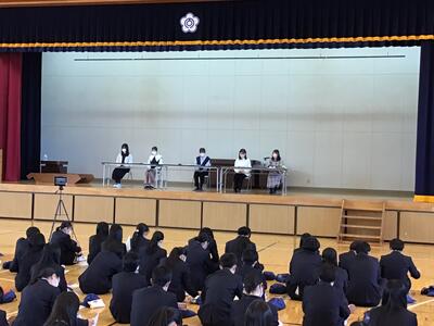 卒業生による講話の様子