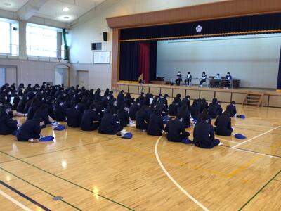 卒業生による講話の様子